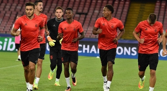 FOTOGALLERY CN24 - La rifinitura del Benfica al San Paolo, volti sorridenti ma concentrati per i lusitani