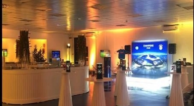 FOTOGALLERY - Tutto pronto per Napoli-Benfica anche nella 'sala Champions': buffet e tanta musica nel pre e post gara