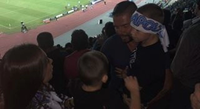FOTO ESCLUSIVE - Hamsik, la famiglia sempre più napoletana: niente Tribuna, sostegno in un settore popolare tra i tifosi!
