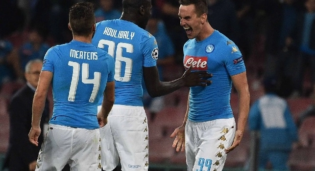 FOTO - Milik incrollabile, questa sera è davanti al televisore a tifare per i suoi compagni di Nazionale: Sono con voi!