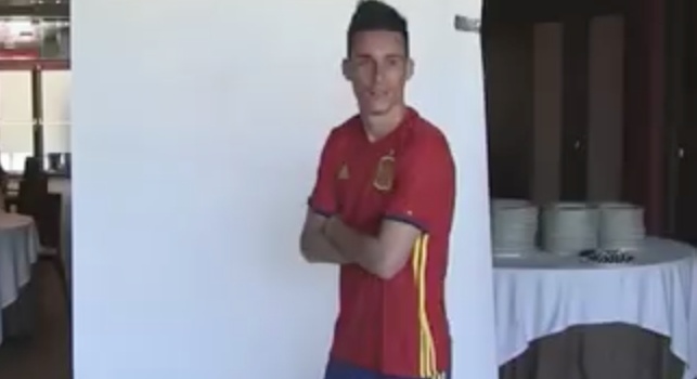 VIDEO - Callejon in posa con la maglia della Spagna: tanti sorrisi per lui