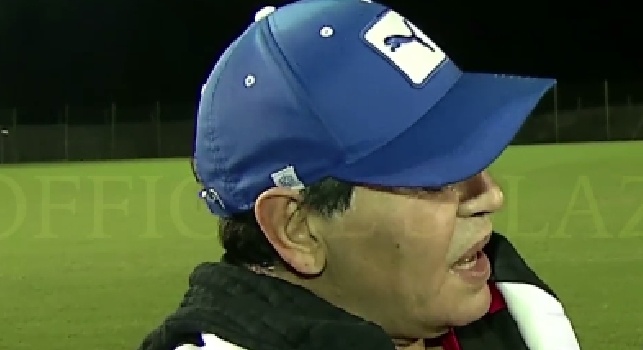 VIDEO - Maradona intona l'inno della Lazio: Non sarai mai sola
