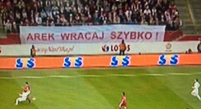 FOTO - Polonia-Armenia, striscione dedicato a Milik: Torna presto Arek!