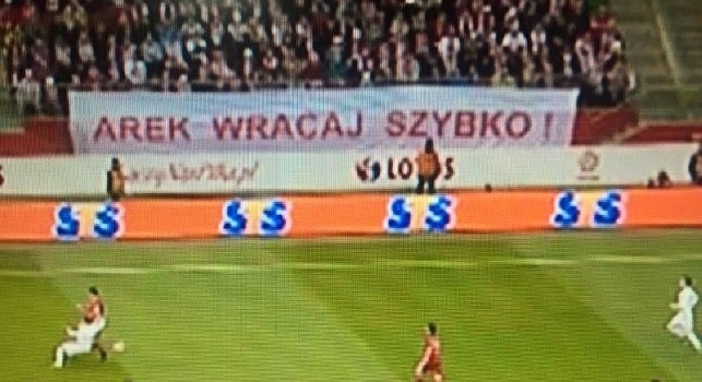 FOTO - Polonia-Armenia, striscione dedicato a Milik: Torna presto Arek!