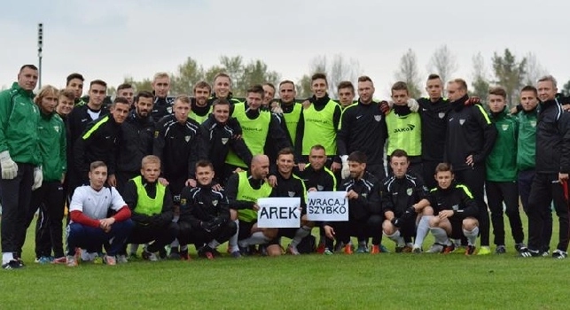 FOTO - Guarisci presto Arek! i ragazzi della sua ex squadra restano vicini a Milik