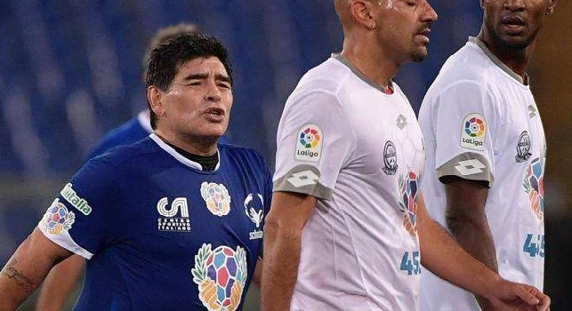 VIDEO - Maradona: Io dico le cose in faccia, non prendo per il c**o!. Brutta lite con Veron, volano parole grosse