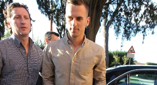 SSC Napoli, la radio ufficiale - Milik arrivato a Castel Volturno, bellissimo abbraccio con i compagni di squadra