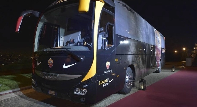 800 agenti per garantire la sicurezza al San Paolo, è codice rosso: il pullman della Roma può entrare al San Paolo da un ingresso secondario