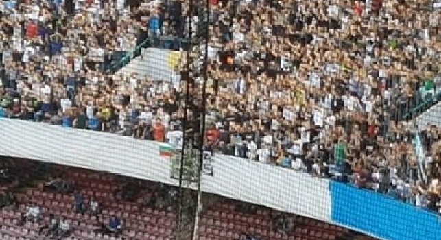 FOTO - Napoli-Roma, in curva A anche i tifosi bulgari del Lokomotiv Plovdiv