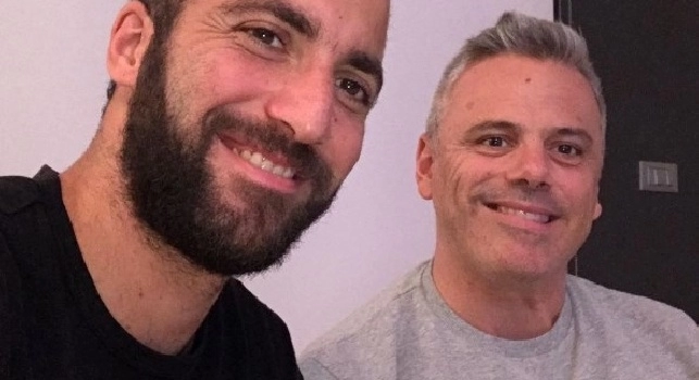 FOTO - Posta uno scatto su Instagram, Higuain subissato da insulti: tante offese da napoletani, ma dall'Argentina...