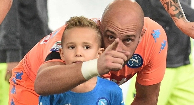 FOTO - Cresce l'attesa in vista di Napoli-Besiktas, Reina carica l'ambiente: Forza Napoli sempre
