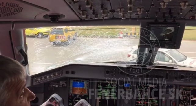 FOTOGALLERY - Fenerbahce, paura in volo: aereo della squadra costretto ad un atterraggio d'emergenza