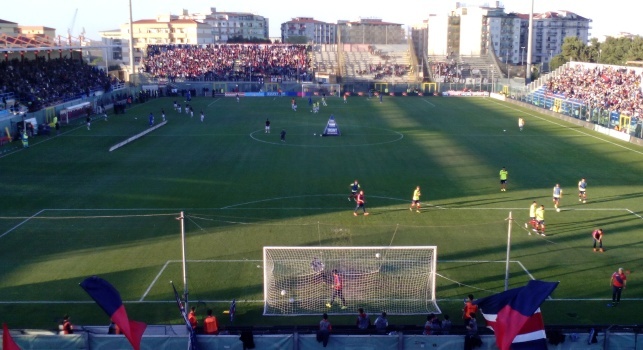 VIDEO - Crotone-Napoli 1-2, Rosi riapre la partita dopo incertezza di Reina: scatta l'esultanza polemica