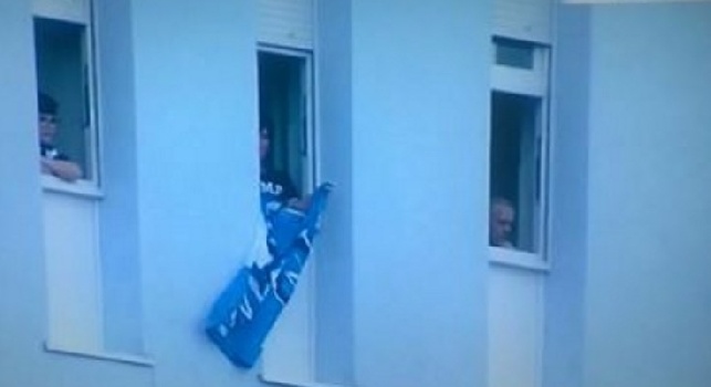 FOTO - Crotone-Napoli, dall'Ospedale San Giovanni di Dio spunta una bandiera azzurra