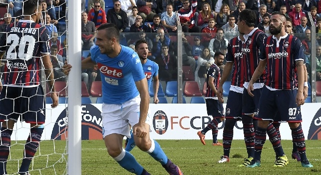 VIDEO - Crotone-Napoli, dall'esaltazione alla delusione per il gol subito: show di Auriemma