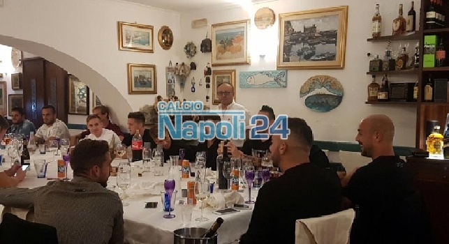 FOTO ESCLUSIVE - Compleanno Calzona, il Napoli si ricompatta: cena e tante risate, ma Gabbiadini...