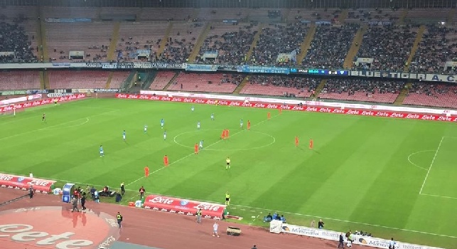 RILEGGI LIVE - Napoli-Empoli 2-0 (51' Mertens, 81' Chiriches): seconda vittoria di fila, gli azzurri mandano un chiaro segnale alla Juventus in vista di sabato!
