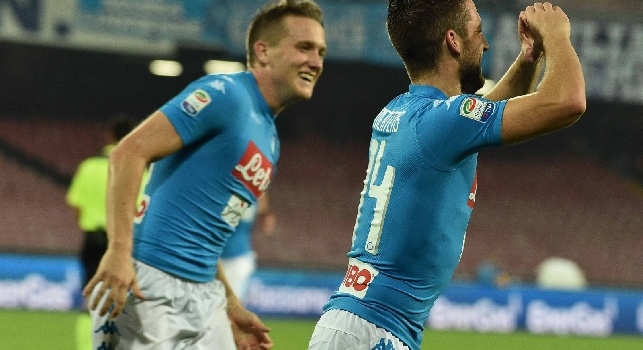 VIDEO - Napoli-Empoli, il gol di Mertens visto dalla Curva: splendido gesto tra Dries e la panchina