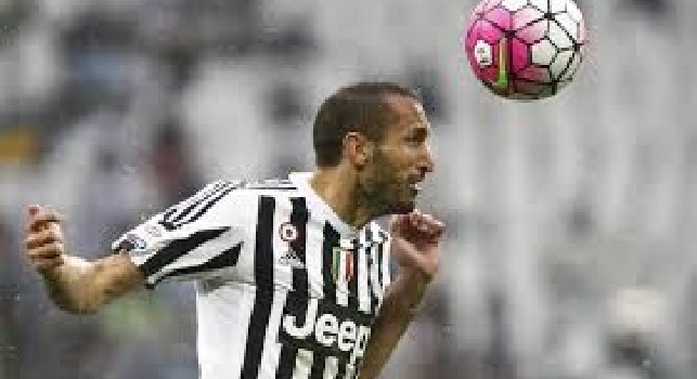 Juventus, gara sfortunata per Chiellini: giallo e infortunio, esce al 18'