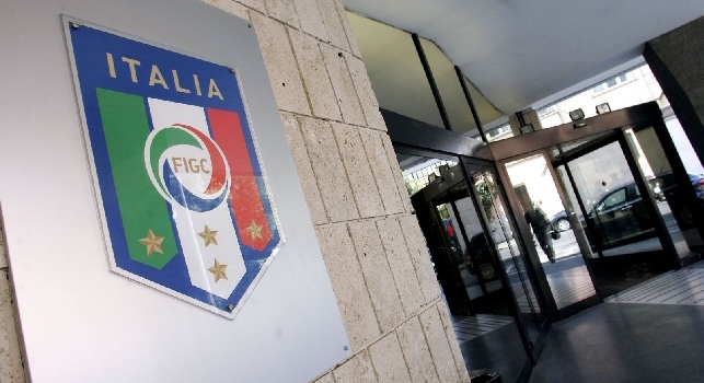 FIGC, la Procura Federale deferisce dirigenti e calciatori di 16 club: anche il Napoli tra questi. Spuntano i nomi di Calaiò, De Laurentiis e Marino