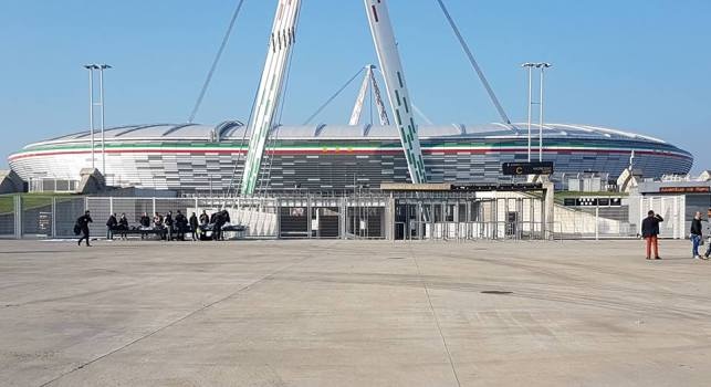 VIDEO - Arriva il pullman del Napoli allo <i>Stadium</i>: Me**e, me**e