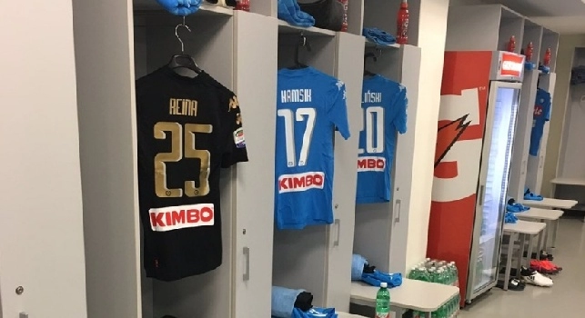 FOTO - Juventus-Napoli, maglia azzurra allo <i>Juventus Stadium</i>