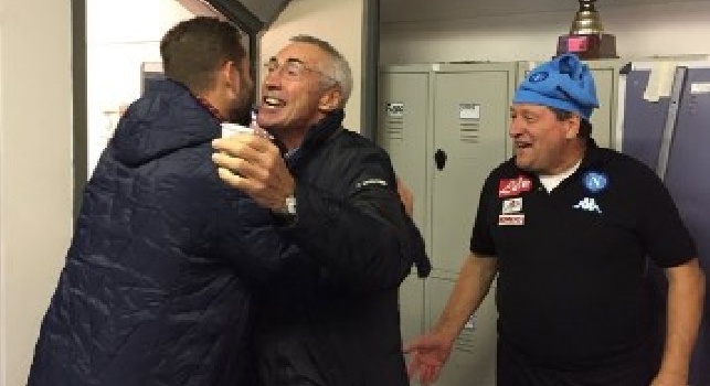 FOTO - Sorpresa nel ritiro friulano del Napoli: c'è Edy Reja a salutare e caricare la sua ex squadra