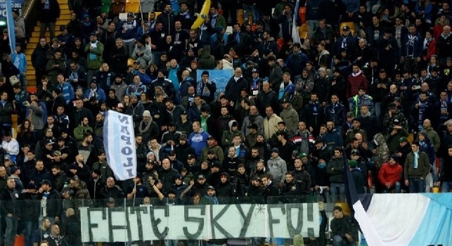 FOTO - Striscione Ultras contro Sky per il film su Ciro Esposito: Fate <i>Skyfo</i>