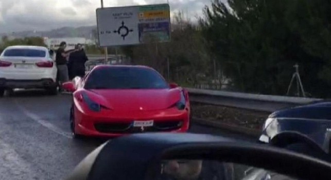 FOTO & VIDEO - Paura per Neymar: incidente con la sua Ferrari al casello autostradale