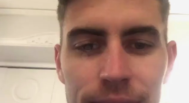 VIDEO - Jorginho lo punzecchia, un insospettabile Allan lo zittisce in napoletano: Mammt!