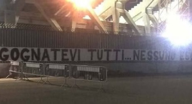 Cagliari contestato al Sant'Elia dai tifosi: Vergognatevi tutti, nessuno escluso! (FOTO)