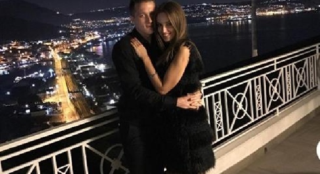 FOTO - Capodanno 2017, Zielinski festeggia con Laura in un posto incantevole vicino Napoli