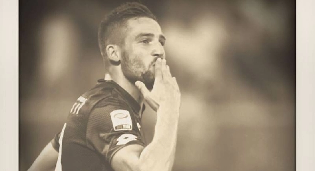 Pavoletti saluta il Genoa, insulti social da alcuni tifosi: Pagliaccio, mercenario! (FOTO)