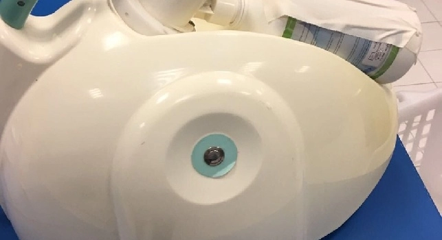 La SSC Napoli corre ai ripari: Importante evitare il contagio influenzale nei luoghi chiusi, inclusi gli spogliatoi. Noi lo facciamo cos&igrave; (FOTO)