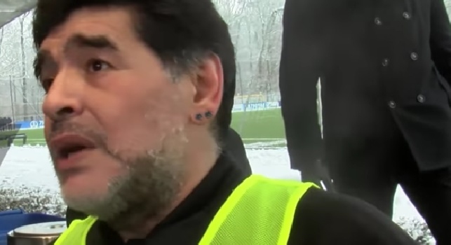 Maradona sfida le leggende del calcio a Zurigo: in campo con Batistuta, Puyol e Trezeguet (VIDEO)