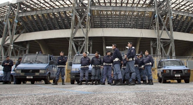 Scontri anti-Salvini, distrutti cassonetti e auto all'esterno del San Paolo: ecco cosa assicurano le autorità per Napoli-Crotone