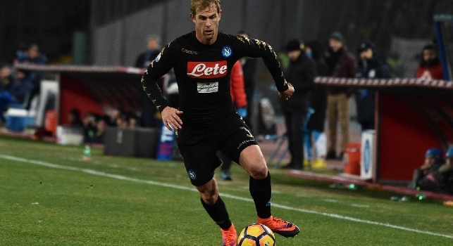 Ivan Strinić è un calciatore croato, terzino del Napoli e della Nazionale croata