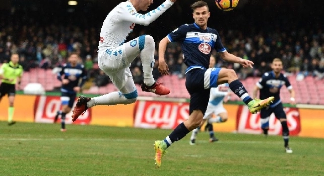 Azione magnifica del Napoli, Insigne stoppa e serve Calléjon: palla fuori d'un soffio