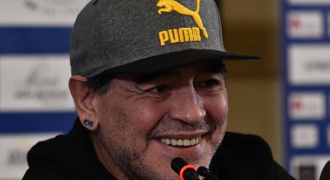 Maradona: Bravo Sarri a gestire l'infortunio di Milik. Questo Napoli deve lottare contro i cinesi e i polinesiani di Milan e Inter