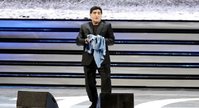 Maradona: Ieri sono tornato a riscaldare i cuori dei napoletani, grazie anche a chi non era al Teatro! (FOTO)