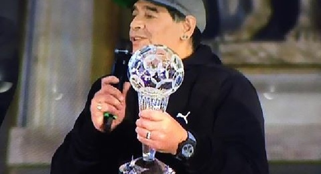 Stasera lo spettacolo di Siani e Maradona in Tv, ecco canale e ora