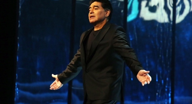 Maradona in lacrime: Mi piacerebbe che mia madre vedesse quello che sta accadendo [VIDEO]