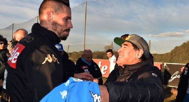 Termina la visita di Maradona a Castel Volturno: Oggi mi sono sentito di nuovo un giocatore del Napoli