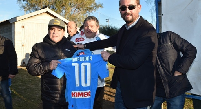 Maradona a Castelvolturno con Edo De Laurentiis e... la numero 10! (FOTOGALLERY)