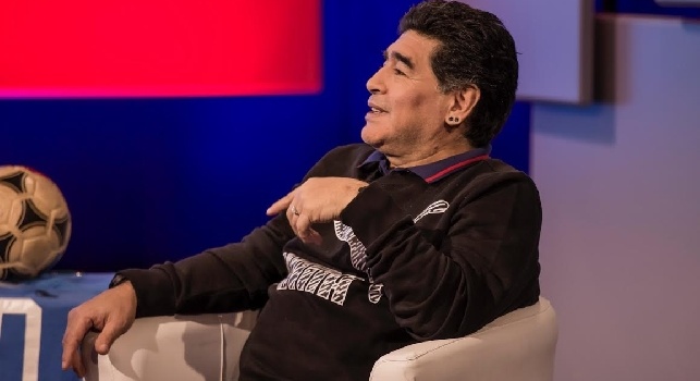 Maradona si commuove ricordando i genitori: Mi mancano, ho perso una parte della mia vita