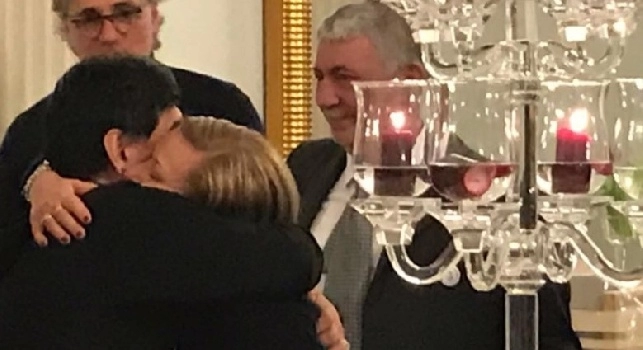 Ciro Esposito, la madre: Abbraccio con Maradona, ecco cosa ci siamo detti. Quel suo regalo illumin&ograve; mio figlio
