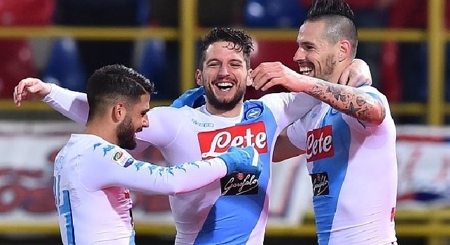 Il Bologna scherza su Twitter: Napoli, ti sei divertito e ne hai segnati sette...potete almeno pagare per i due palloni che Hamsik e Mertens hanno portato a casa?