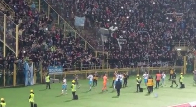 E' Bologna, ma sembra Fuorigrotta: magia al fischio finale, lo stadio canta 'Un giorno all'improvviso' [VIDEO]