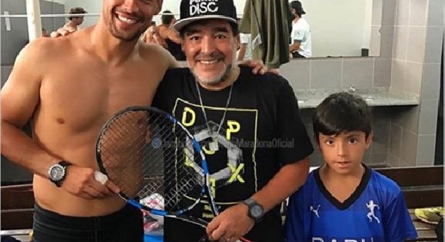 Maradona in compagnia del tennista Fabio Fognini: Muchas gracias (FOTO)