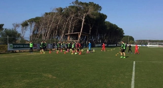 RILEGGI LIVE - Castel Volturno, allenamento di rifinitura: siparietto tra Insigne e il 'ribelle' Maksimovic, Allan beffato e preso in giro da Mertens. Clima di serenità tra gli azzurri